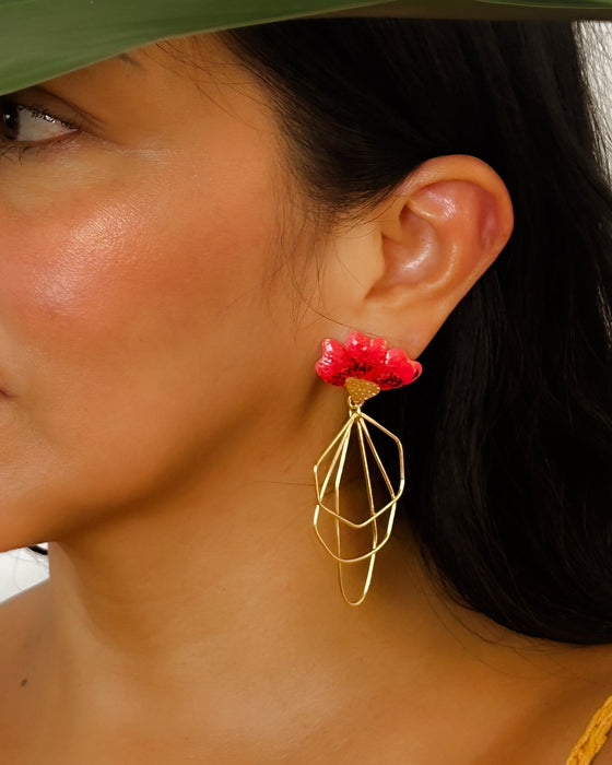  Ohrringe "Mohnblume" 18K vergoldet
Emaille Blumenschmuck mit Model Front,  Statement-Ohrringe für Damen, Schmuck mit Charakter