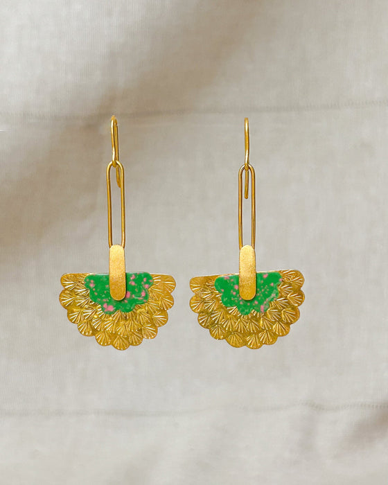 Ohrringe 24k vergoldet – Farbige Statement Ohrringe für Damen gruen seite
Handgefertigte Ohrringe 
Schmuck mit Charakter
