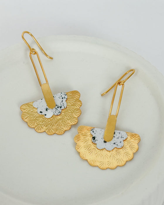 Ohrringe 24k vergoldet – Farbige Statement Ohrringe für Damen  weiss
Handgefertigte Ohrringe 
Schmuck mit Charakter