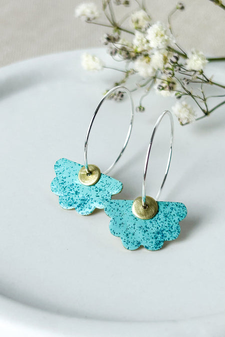 Ohrringe Margeritas "Mini" tuerkis
Florale Creolen, leichte Emaille Blumen mehrere Farben erhältlich,  vergoldete Creolen, 18k