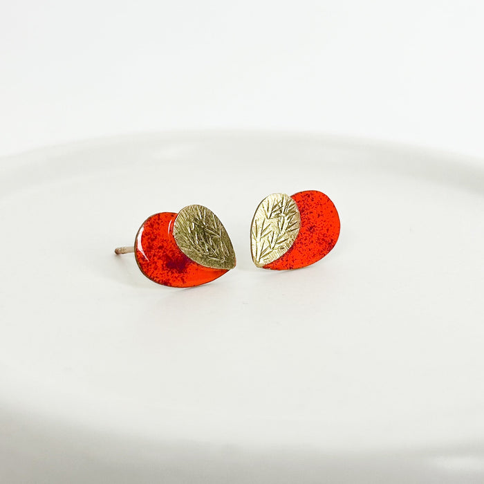 Bunter Ohrstecker 18K vergoldet, geometrisch emailliert rot  zoom
Handgefertigte Ohrstecker aus Messing und  Silber 925 und 
Schmuck mit Charakter